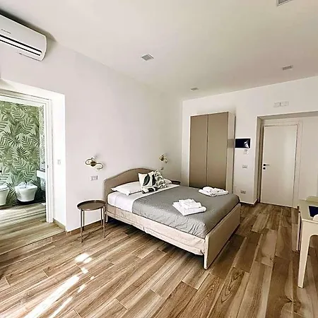Hotel Lara's