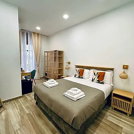 Lara's Hotel