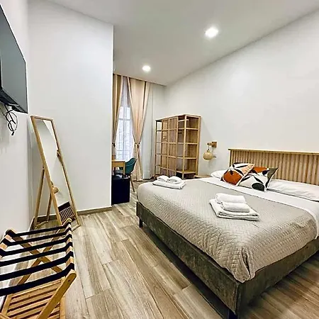 Hotel Lara's